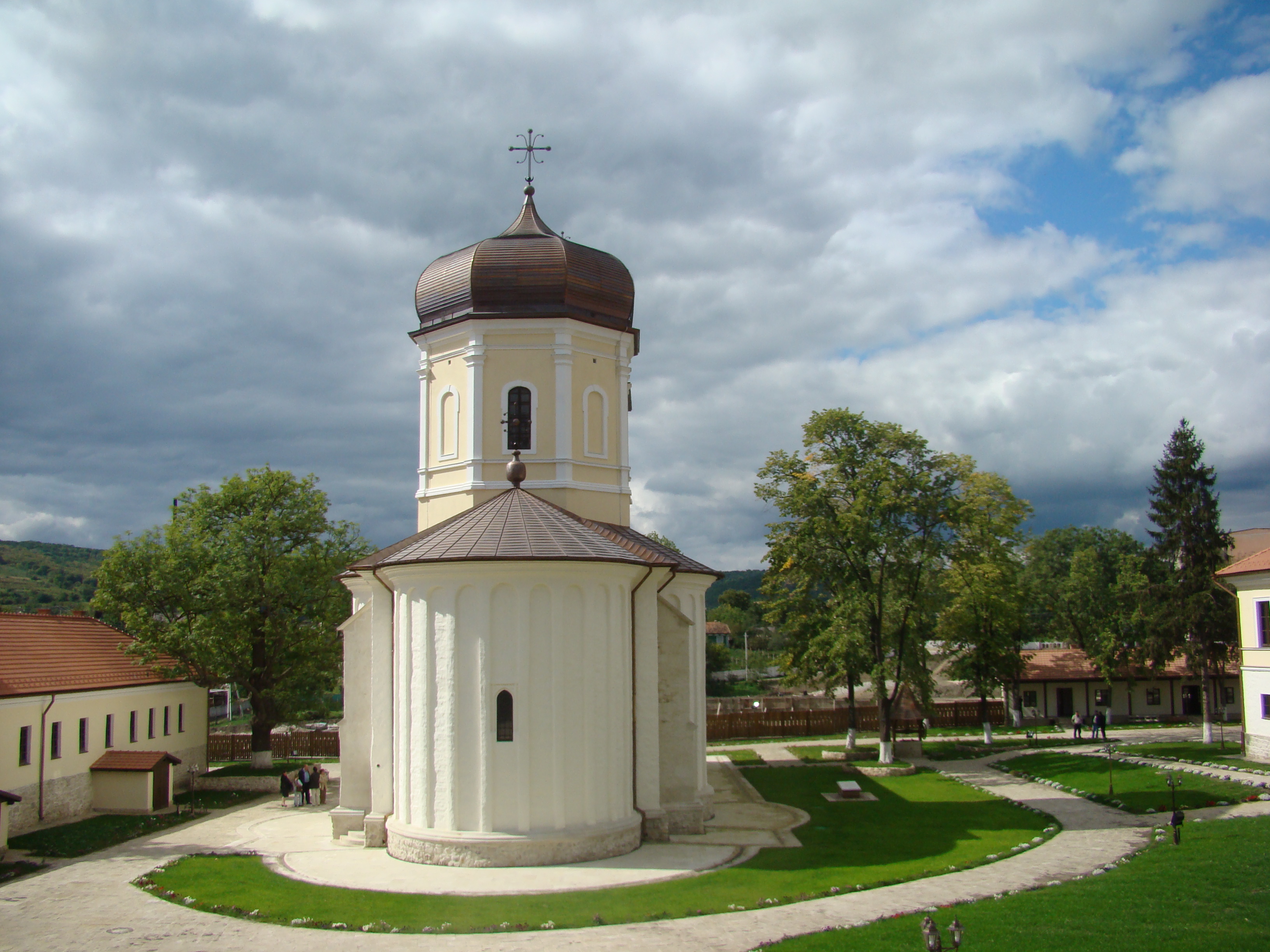 Căpriana_monastery,_2007