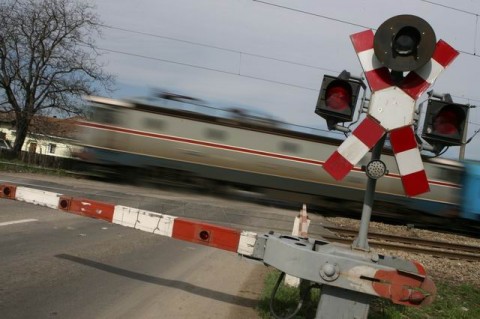 Resize-of-bariera-tren-pasaj-cale-ferata-CFR-LM__7290-480x319