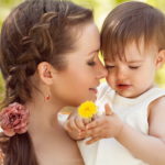 Cum vede Biserica relaţia dintre mamă şi copil? Cât de importantă este comunicarea dintre copil şi părinte? Interviu cu Maica Siluana Vlad