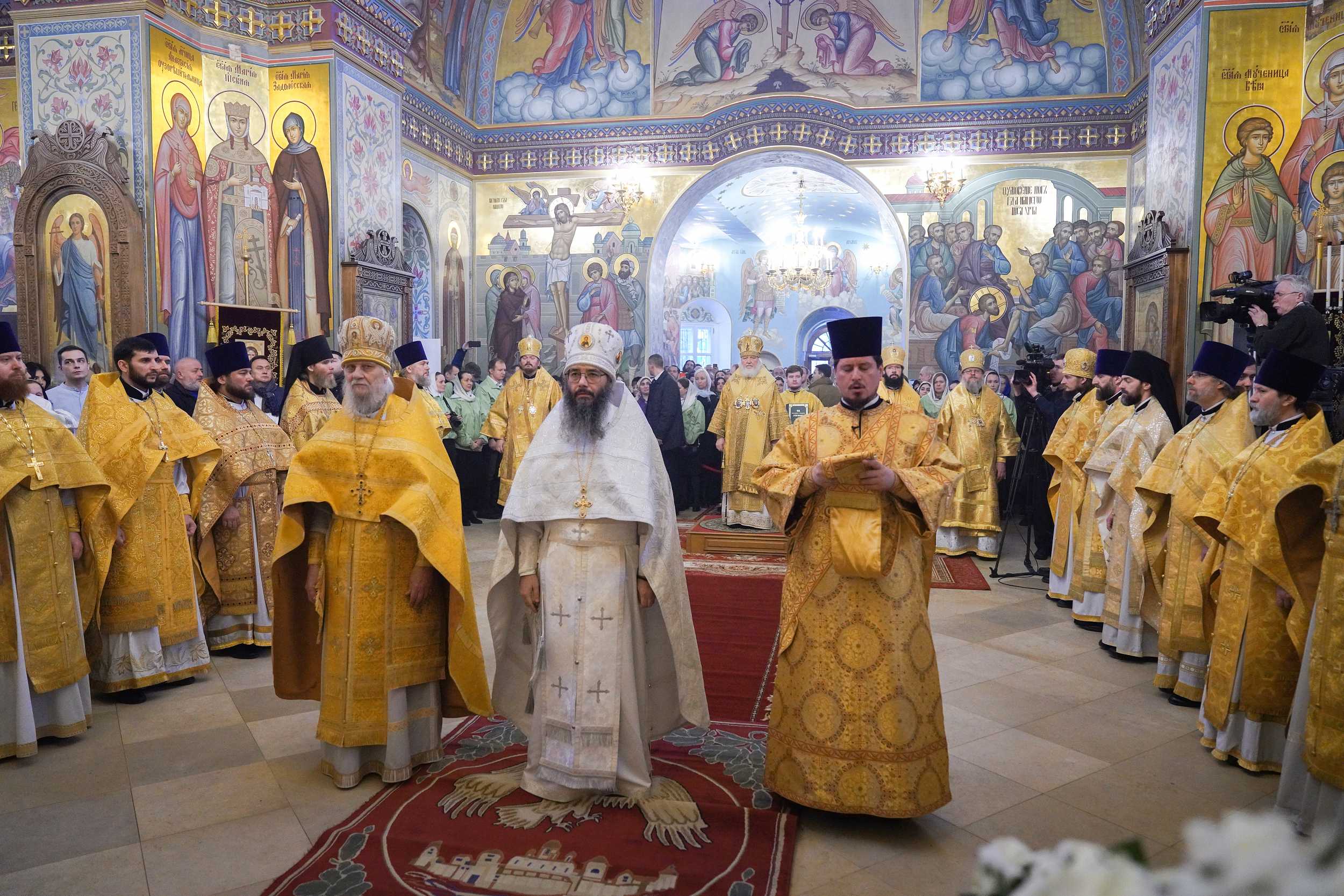 Pruteanu Arhimandritul Petru (Pruteanu) a fost hirotonit în treapta de episcop ...