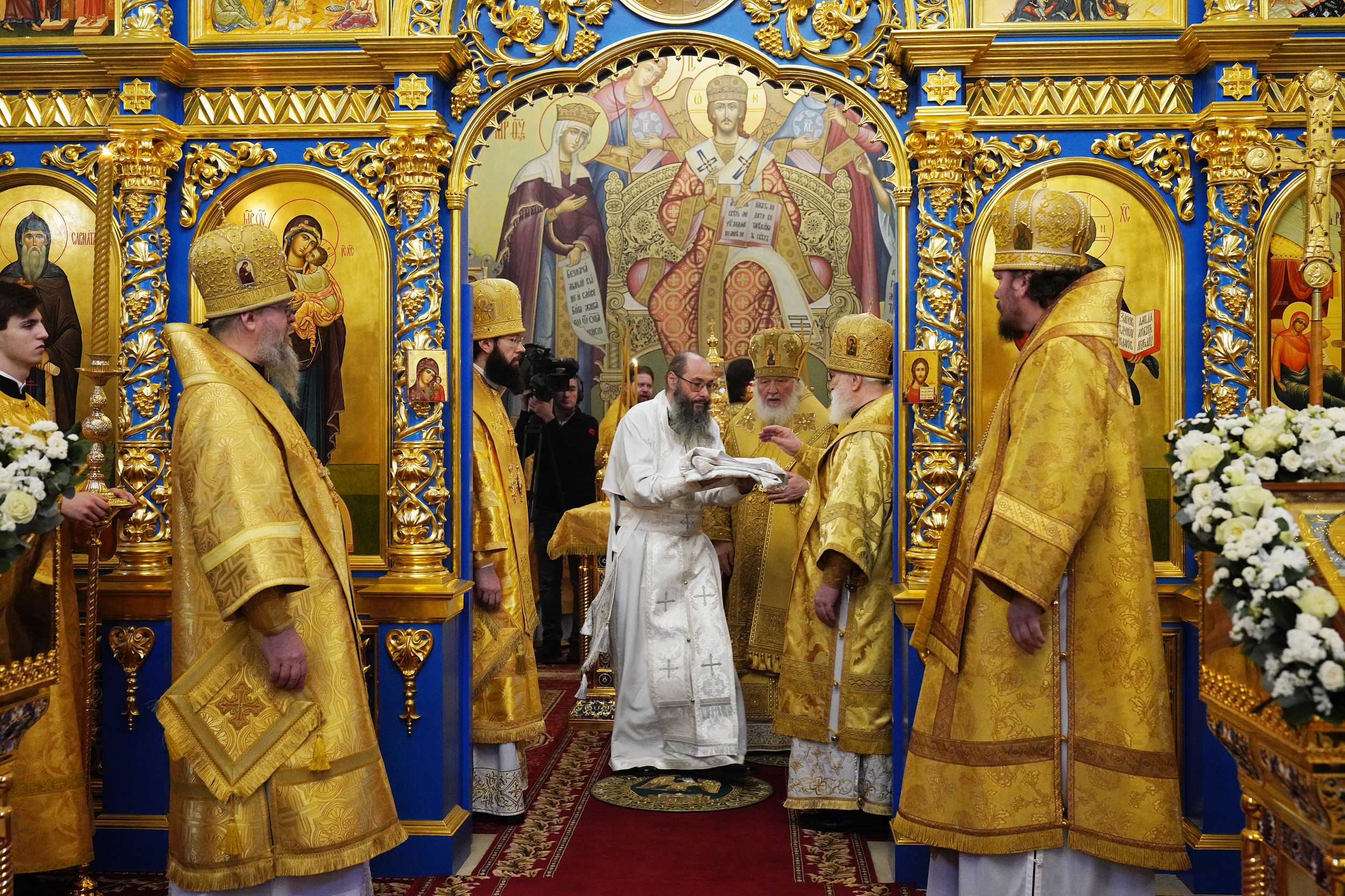 Pruteanu Arhimandritul Petru (Pruteanu) a fost hirotonit în treapta de episcop ...