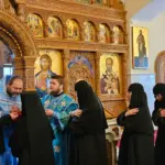 „Bucură-te, plinirea rânduielii Ziditorului, dumnezeiască pruncă Maria!” Intrarea Maicii Domnului în Biserică sărbătorită la Mănăstirea Suruceni