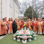 Slujbă arhierească și Parastas pentru protoiereul Mihail Sărăcuță, la un an de la trecerea la Domnul